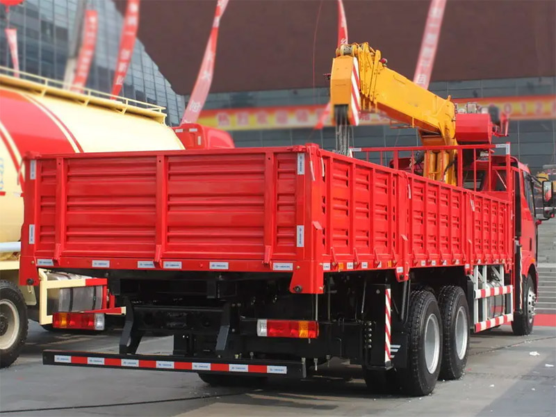 隨車起重機(jī)